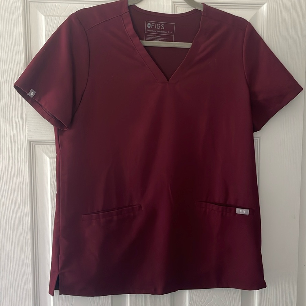 FIGS Casma three-pocket scrub top